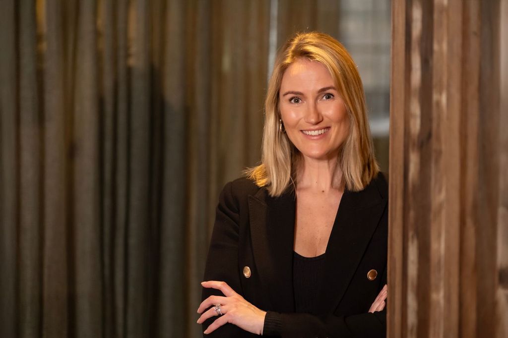 Alica standing Alica standing