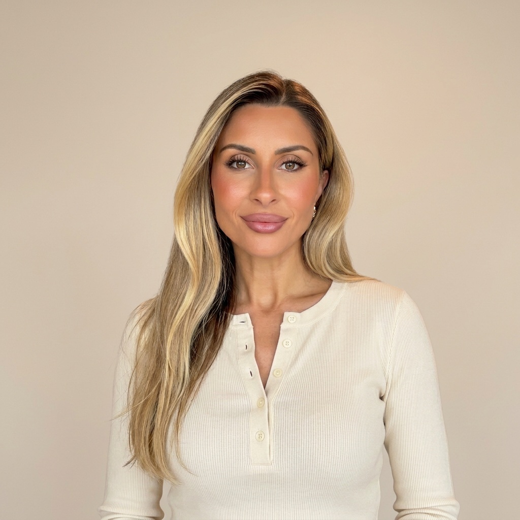 Staff Headshot - Elise Vaxman