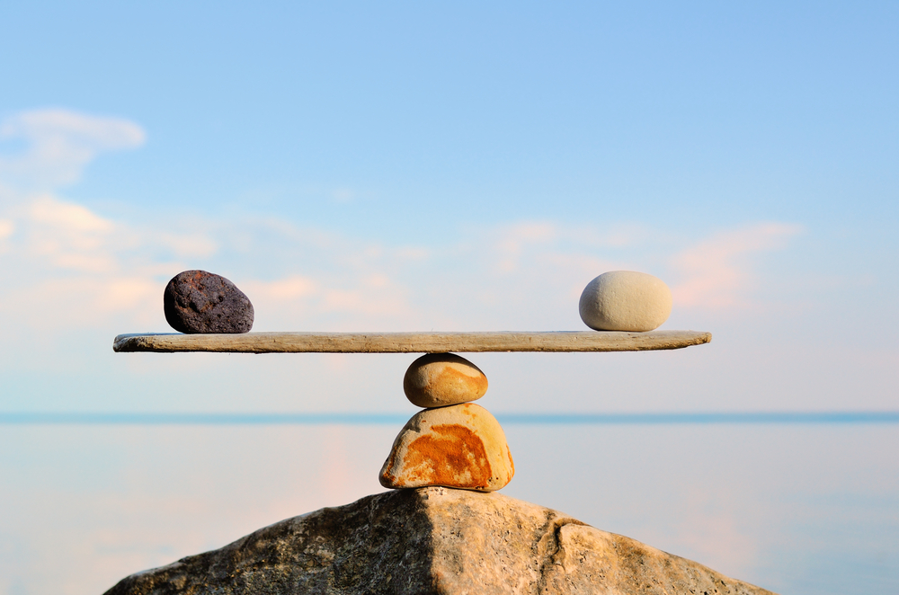 Balancing,Of,Pebbles,On,The,Top,Of,Stone